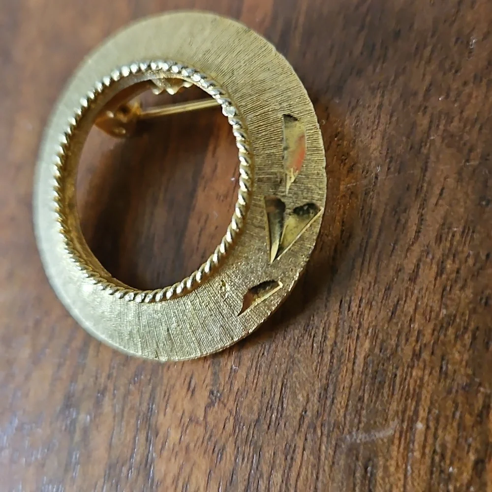 Vintage Circle Gold Tone Brooch